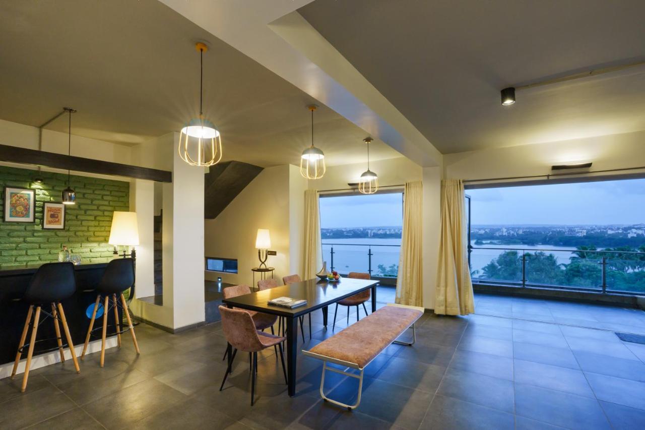 Grey Stone - Lakefront Penthouse Family Rooms コールハープル エクステリア 写真