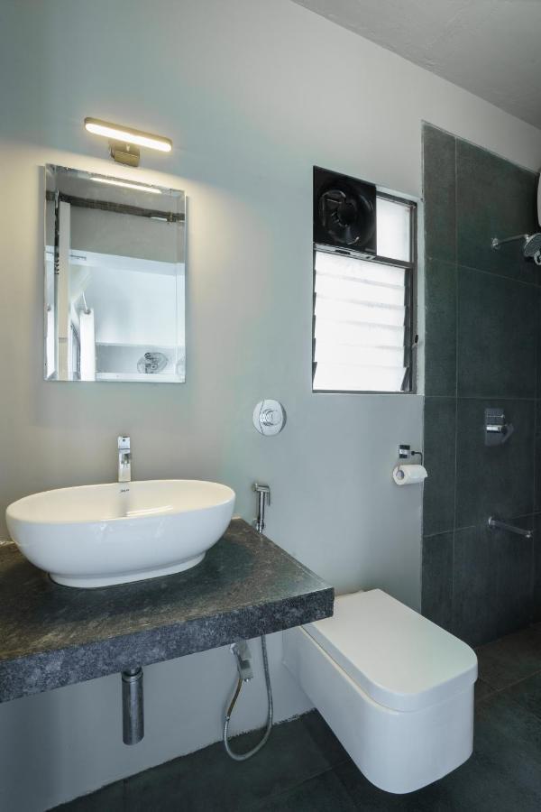 Grey Stone - Lakefront Penthouse Family Rooms コールハープル エクステリア 写真