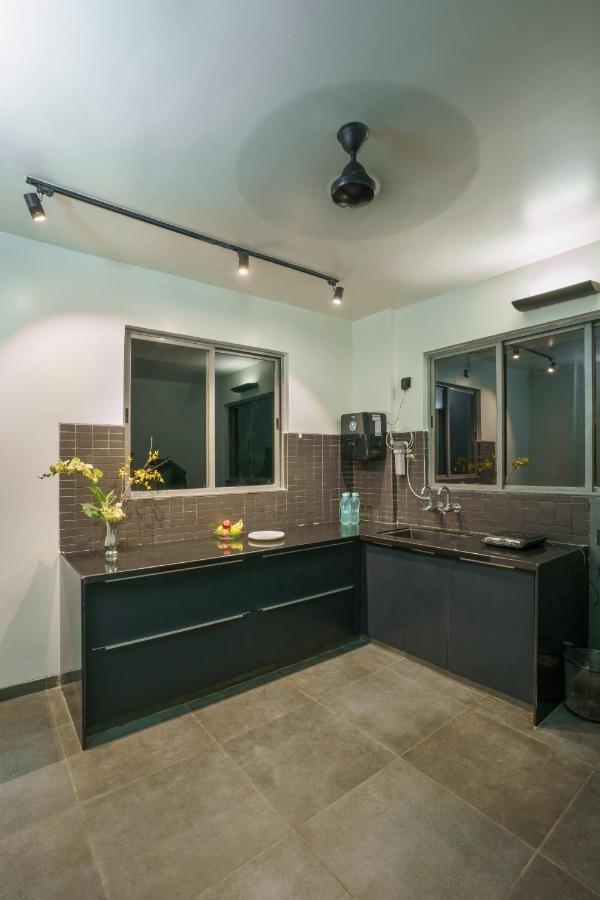 Grey Stone - Lakefront Penthouse Family Rooms コールハープル エクステリア 写真