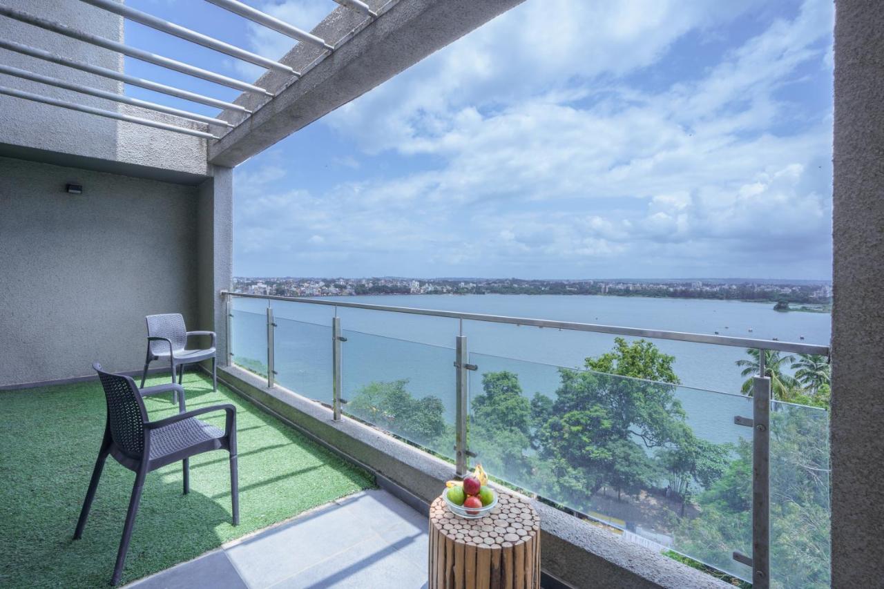 Grey Stone - Lakefront Penthouse Family Rooms コールハープル エクステリア 写真