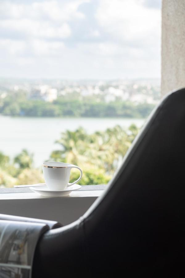 Grey Stone - Lakefront Penthouse Family Rooms コールハープル エクステリア 写真