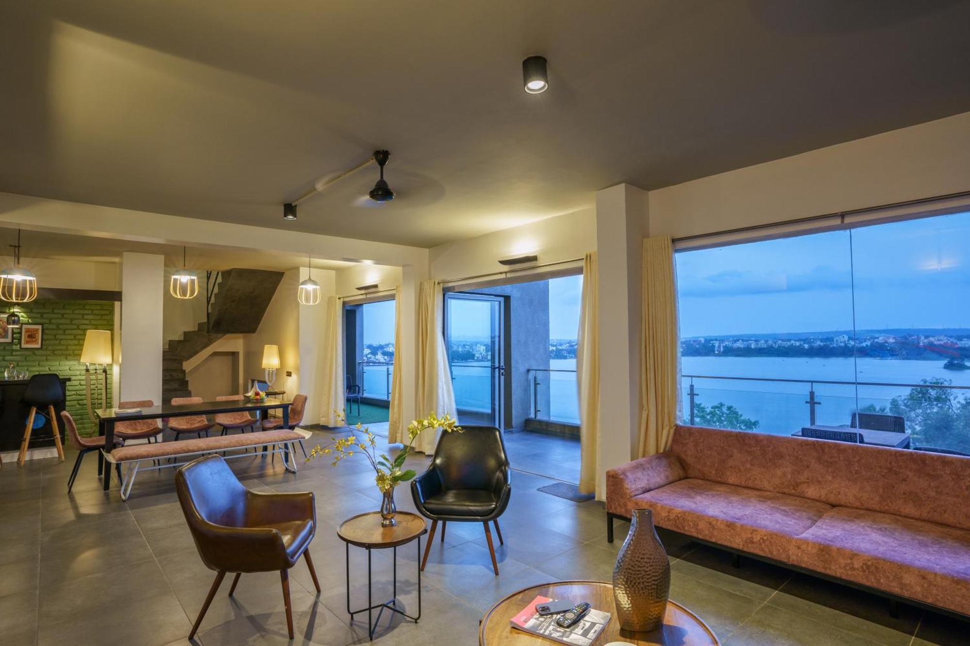 Grey Stone - Lakefront Penthouse Family Rooms コールハープル エクステリア 写真