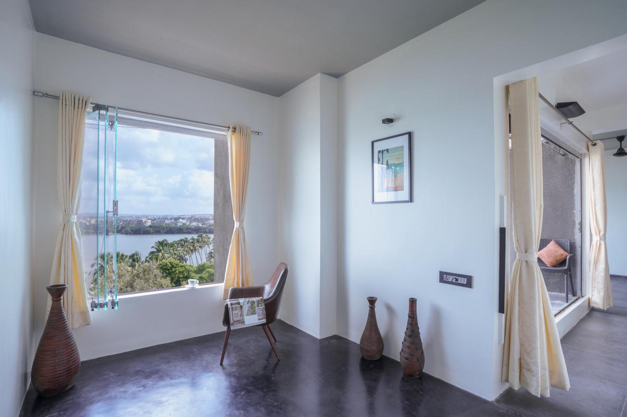 Grey Stone - Lakefront Penthouse Family Rooms コールハープル エクステリア 写真