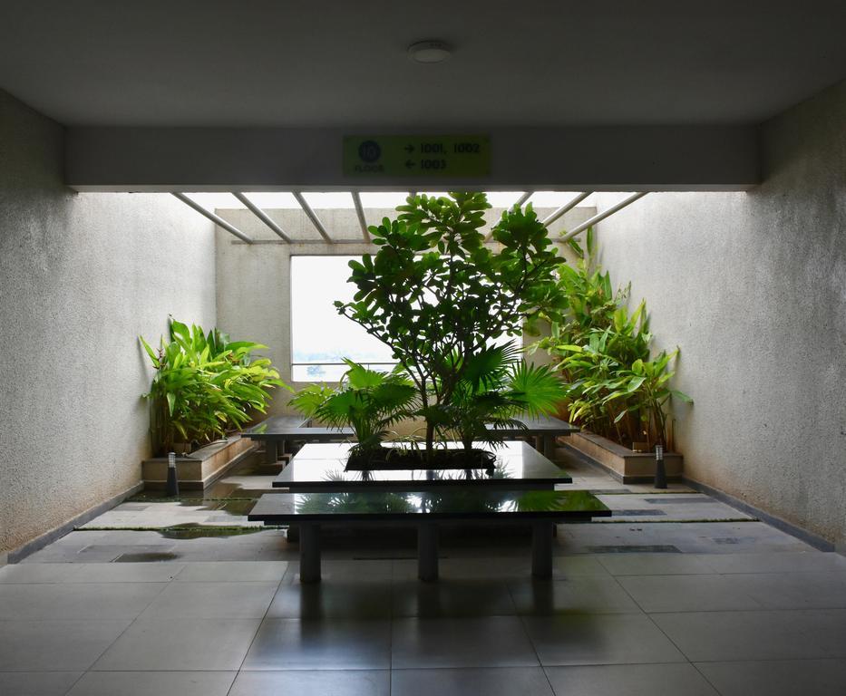 Grey Stone - Lakefront Penthouse Family Rooms コールハープル エクステリア 写真